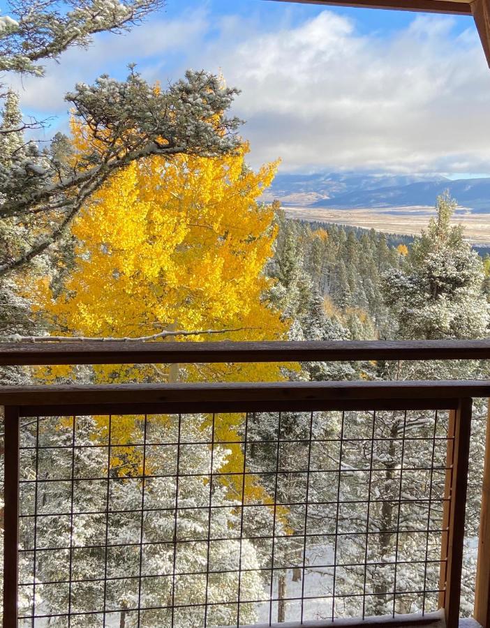Ridgewalk Treehouse Bed & Breakfast Angel Fire Exterior photo